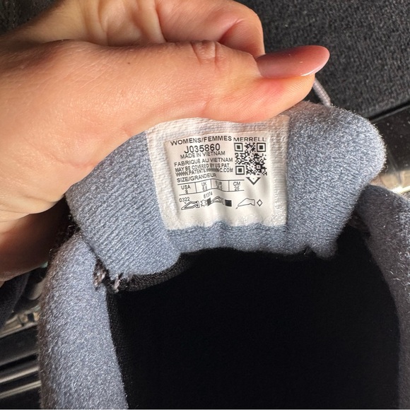 New without box Merrell Camping and Hiking Shoe
Color granite Marine size 8 - Picture 9 of 9